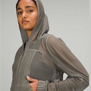 Lululemon Relaxed Fit Mesh Jacket
Grey Sage